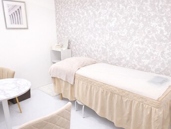 フォーティープラス(FORTY+)/上質な施術ルーム