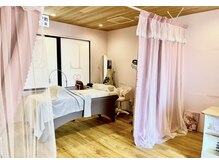 エルアンドピー ビューティーサロン(L&P Beauty Salon)の雰囲気（施術ルーム。ゆったりとお過ごしていただける寝心地◎ベッドで..）