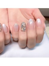 フィーノ ネイル(fino nail)/カラグラ＋ストーン埋め尽くし