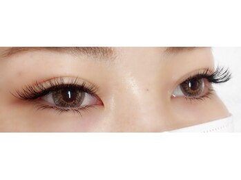 ハニービー(Honey B)/ボリューミーな目元に♪