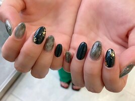 モスグリーンのネイル☆