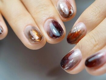 ミーナネイル(miinanail)/ショートニュアンスネイル