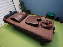 アーツカイロプラクティックさぎぬまの雰囲気（お腹が大きくなっても心地よくうつ伏せ寝が可能なクッション）