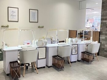 エムアンドエーネイル 横須賀店(M&A NAIL)の写真/【コースカベイサイドストアーズ3F】お子様連れOK！お買い物ついでにサクッと通える好立地ネイルサロン♪