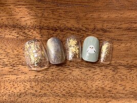 ゴールドの中に鳥さん