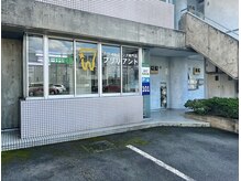 ブリリアント 六条の雰囲気（エントランス　パーキングは店舗前有）