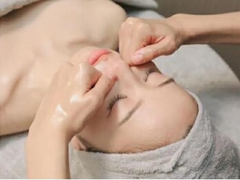 ハニー(Honey82)/小顔姿勢コルギ