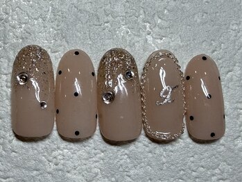 ネイルアンドアイラッシュ ネネ/ドット チェーン イニシャル