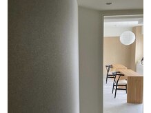 アンリ(Henri)/サロン内装