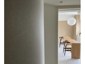 アンリ(Henri)/サロン内装