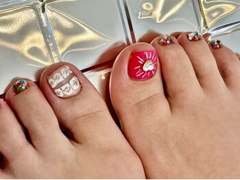 モアネイルズ(MORE-NAILS)の写真/【大人女性のオシャレは足元から★】素足でも気分の上がるお洒落を♪シンプル～トレンド感あるデザインまで