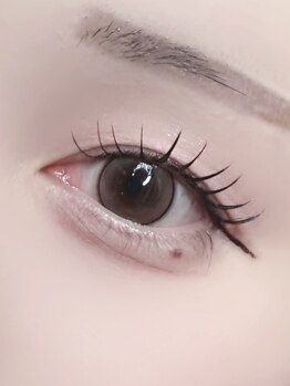 アイリス(eyeris)の写真/【谷町六丁目駅すぐ】まつ毛の生え方や目の形に合わせて一本一本丁寧に施術♪モチの良さも定評あり◎