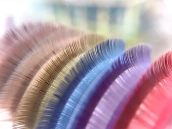 マーズラッシュ 南流山店(MaaZ lash)の写真/ブラウン系から鮮やか系、くすみ系の色までカラーエクステの種類豊富◎髪色やメイクに合わせた仕上がりへ！