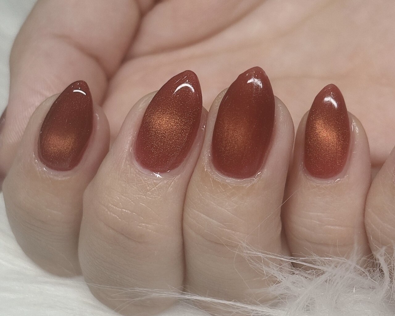 2026年冬トレンド】オレンジブラウン ハンドのネイルデザイン集｜人気