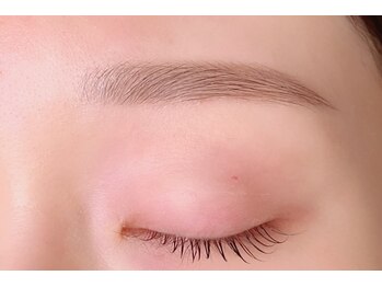シピリカ(Shiprica.)の写真/眉ワックスでメイク時短！骨格に合わせたデザインで自眉を活かす美眉へ