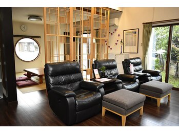 エステティックサロン ヨウコ/広々とした待合室