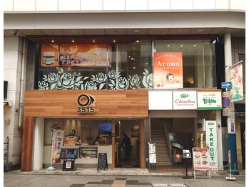 シュシュバイコルテーヌ(Chouchou by Cortanu)/ガラス張りに白いバラが目印