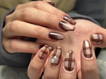 クムネイル(Qmu nail)の写真/《手描きアートに自信あり★》シンプルな中にひと癖あるデザインが得意♪豊富なアートメニューをご用意◎