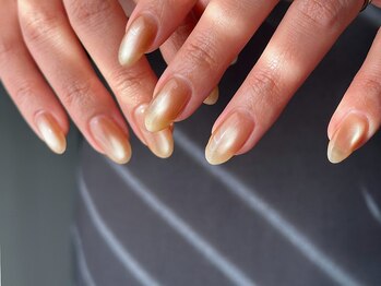 アンバイアオ(UN by ao.)の写真/【ワンカラー専門店】自爪のお悩みに合わせてアプローチ。自爪を育成しながら、洗練された爪先に。