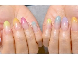 カラフルグラデ　春夏ネイル