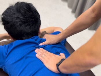 レイビー(Raybe)の写真/【深層部徹底ほぐし】首肩の疲れ・コリ・肩甲骨のかたさをケア《新規》肩こり改善ストレッチ¥4980(45分)