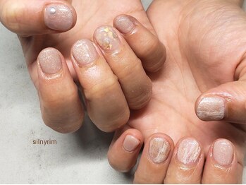 シルニー リム(Silny rim)/アシンメトリーニュアンスネイル
