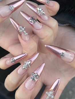 モアネイルズ(MORE-NAILS)の写真/スラっと綺麗な指先へ*スカルプで爪の形を美しく♪大切な日の特別なネイルもMORE-NAILSにお任せ下さい★