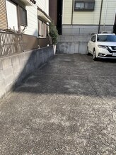 オリーブ/駐車場