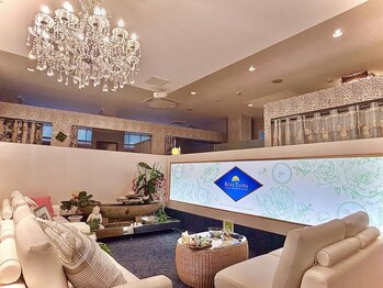 ルネティルタ 五日市駅前店(RUNE Tirtha)/店内