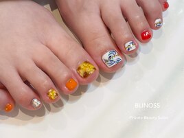 左右デザイン違い☆フットネイル