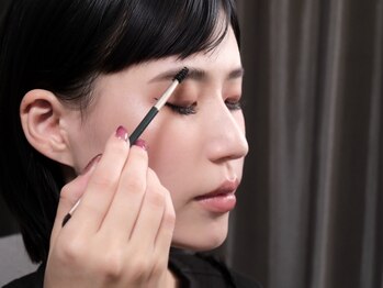 ビューティルーム アム(BEAUTY ROOM amu)の写真/自然なカールからボリュームある目元も上質な目元へ◆眉毛&まつげの施術で垢抜け目元が大人気♪