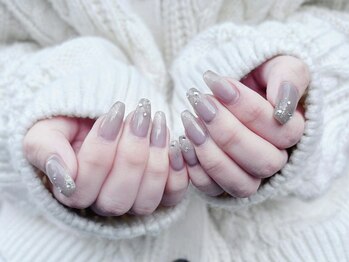 【控え目ストーンラメネイル】