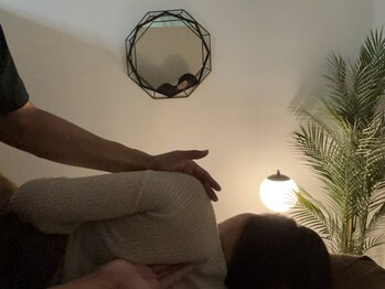 癒月の写真/【snsで話題の肩甲骨はがし】デスクワークで悩む巻き肩/肩甲骨周りの張り/肩こりによる背中や腰のつらさに