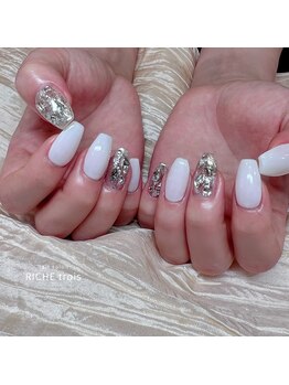 リッシュ トロワ(RICHE trois)/夏のホワイトネイル♪