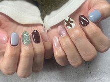 ナナネイル(7.Nail)/ポップなニュアンスネイル