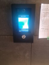 メグリ(Meguri)/入って右側にインターフォン