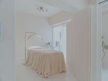 ビジュー(Bijou)の雰囲気（白を基調とした落ち着いた空間）