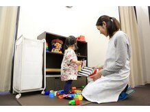 お子様連れOK。女性スタッフも曜日限定で勤務。