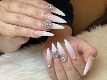 カットアンドスタイル クラウン(Cut & Style Clown)/ジェル/スカルプ/ネイル/横浜