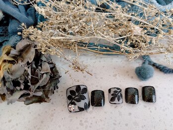 ネイルサロン&スクール ジーナ(GINA)/ブラックでかっこよいい足元に