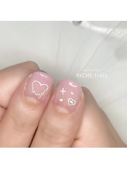 リッシュ トロワ(RICHE trois)/さりげないミニ推しネイル