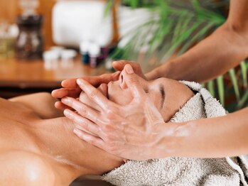 サロン カズリナ(Salon Kazrina)の写真/【結果重視!!当店人気NO.1ハーブピーリング9900円～】今すぐどうにかしたい肌悩みにはREVI☆陶器肌を実現♪