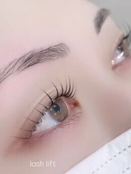 アムロード アイラッシュ(Amouroad eyelash)の写真/自分史上最高の垢抜けフェイスに！骨格やパーツのバランスを見極めてあなただけの似合わせ眉をご提案します