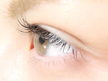 ラズル ダズル(RAZZLE DAZZLE)/目尻長めデザイン♪