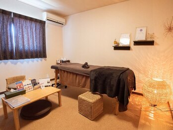 アモリール(Amolir)/サロンの内観