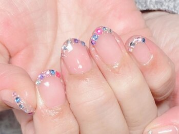 30代～40代に人気♪宝石ネイル