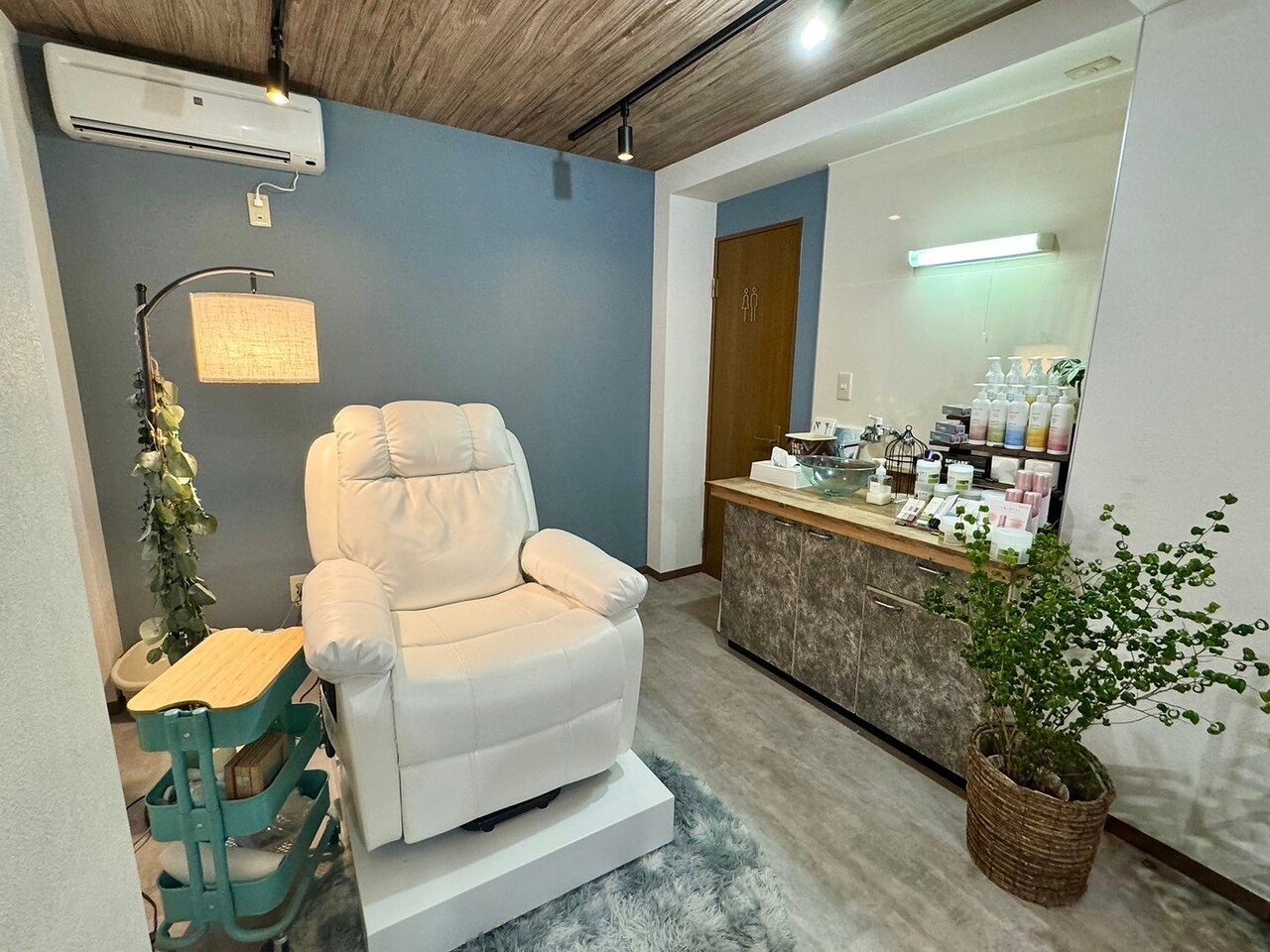 ❤️引き取り限定★17万円のオーダーソファ★店舗★ネイルサロン★受付 ❤️引き取り限定☆17万円のオーダーソファ☆店舗☆ネイルサロン☆受付