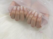 トランク ネイル(trunc nail)/指先をふんわり乳白色担当:鈴木
