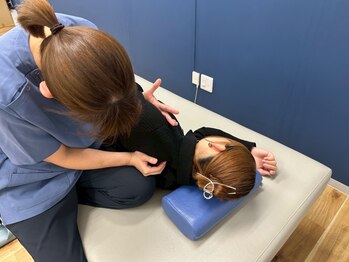 アテラブルー(atera_blue_)の写真/【肩こり/首こり改善】凝り固まった肩甲骨の可動域をUP！辛い頭痛・眼精疲労改善やスマホ・PC疲れにも◎