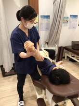 くまのみ整骨院 浦和コルソ院/胸の前のストレッチ